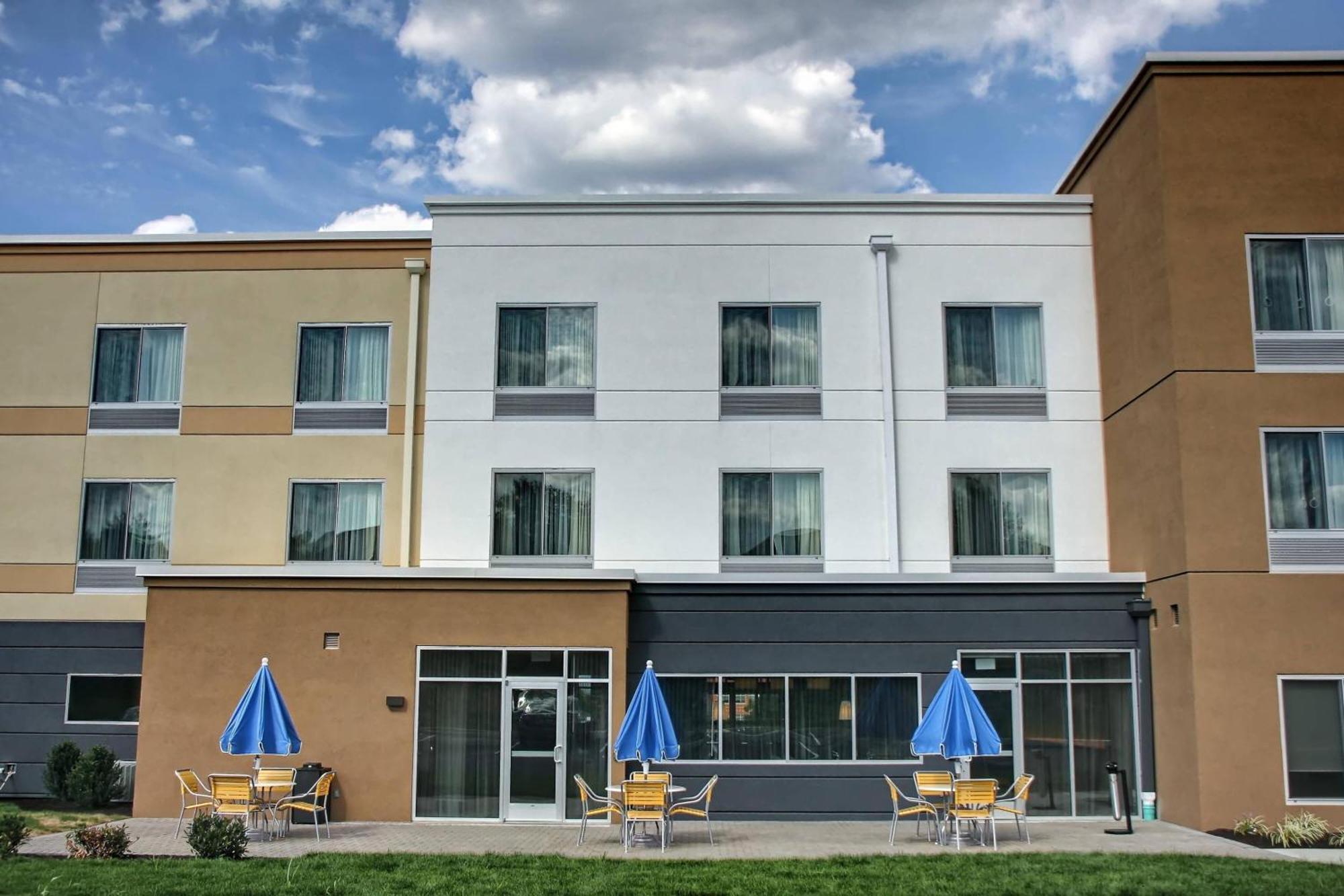 Fairfield Inn & Suites By Marriott Reading Wyomissing Exterior photo